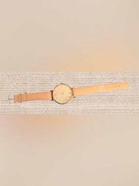 White‑to‑Pink Color‑Shift Round Watch — Minimalist Gold Roman Numerals